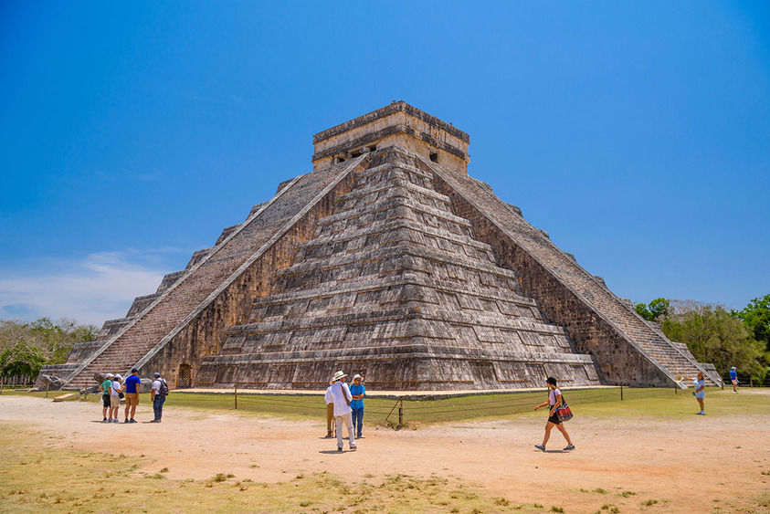 temple-pyramid-kukulcan-el-castillo-chichen-itza-yucatan-mexico-maya-civilization